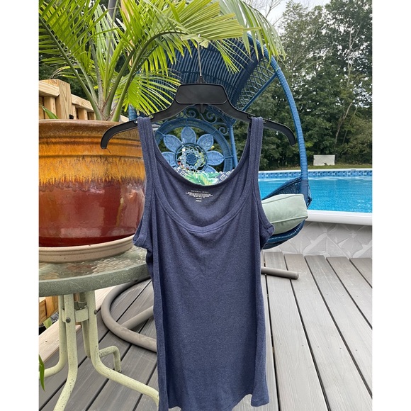 VS Tank Top - Picture 4 of 7